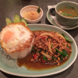 タイの食卓「クルン・サイアム吉祥寺店」でランチのガパオは鶏挽肉 …移転