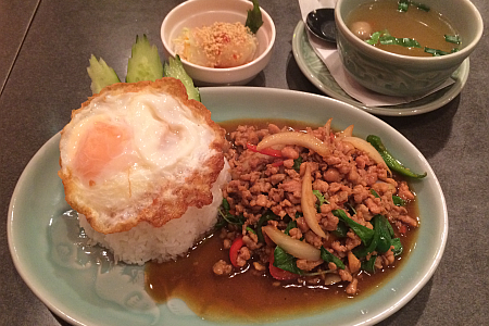 タイの食卓「クルン・サイアム吉祥寺店」でランチのガパオは鶏挽肉