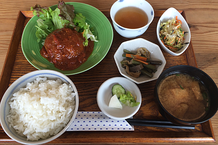小金井市にある「サクラキッチン」の一汁三菜ランチがありがたい