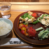 「無印良品」運営「Café&Meal MUJI 丸井吉祥寺」でバランス抜群「選べるデリセット」をいただく