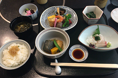 吉祥寺第一ホテルの日本料理「車屋（くるまや）」で平日限定ランチの「旬彩膳」をいただく …閉店