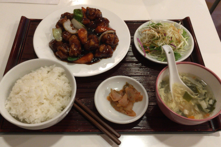 香港料理「龍明楼 吉祥寺店」でコスパの優れた「黒酢豚定食」をいただく