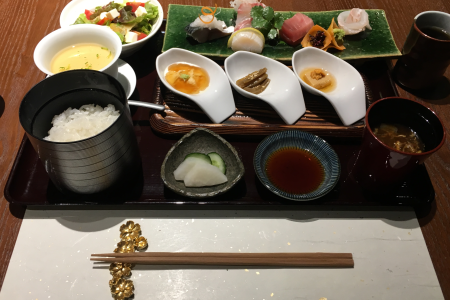 創作日本料理「KISSHO kichijoji（吉祥 吉祥寺店）」でお昼の「月替りおまかせ御膳」をいただく