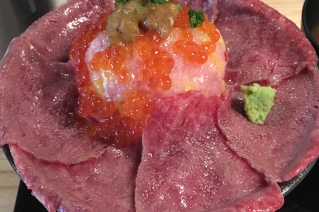 「絹 -kinu- 吉祥寺」でランチ限定の「黒毛和牛 肉ドレス海鮮丼」を味わう …店名変更