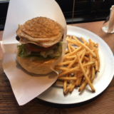 吉祥寺「burger kitchen WAKIE WAKIE」のハンバーガーはとても美味しくてボリューム満点