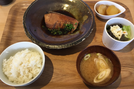 吉祥寺「末広通り」沿いにある「福郎（FUKUROU）」で「天然ブリ煮付け」ランチを堪能しました