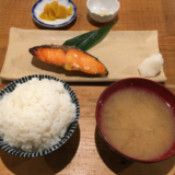 「大衆酒場 長次郎 吉祥寺」の定食ランチで「銀鮭西京焼き」の焼魚定食を楽しむ …移転
