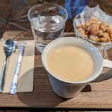 「サンロード」にあるカフェ＆バー「dizzle（ディズゥル）」は Wi-Fi、電源あり、軽食もできる使えるお店