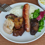 シュラスコレストラン「ALEGRIA（アレグリア）kichijoji」で多彩なお肉を味わえる「ミックスプレート」を堪能