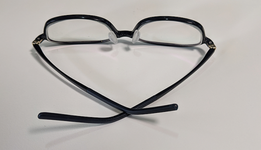 「JINS 吉祥寺ダイヤ街店」で買ったメガネの「先セル」が折れて修理依頼したら無料で交換してくれた