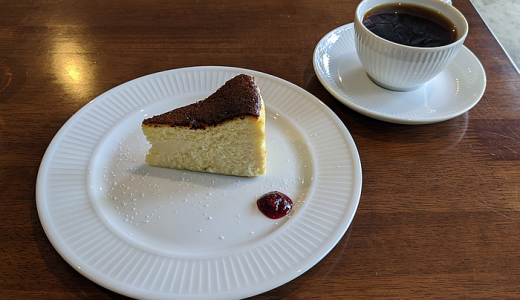 井の頭通り沿い「カフェ海猫山猫」でフワッと口解けと程よい甘さの「バスクチーズケーキ」でコーヒーブレイク