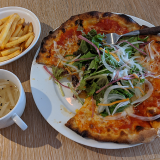 吉祥寺通り「ベジ&ピッツァ（Vegi&Pizza）」の「サラダ Pizza ランチセット」は野菜たっぷりで大満足 …閉店