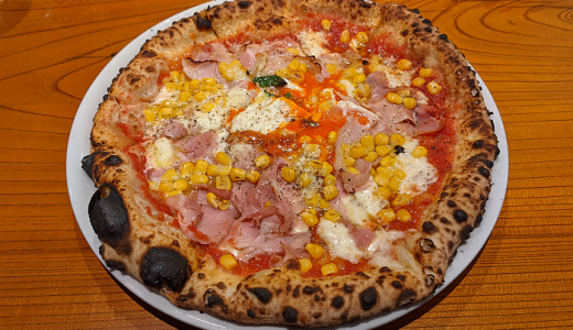 「Pizzeria&trattoria GONZO（ゴンゾ）吉祥寺店」で生地モッチリ具だくさんピザ「オーソレミヨ」を堪能