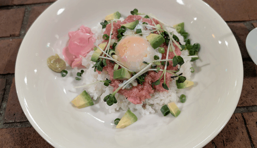 吉祥寺の老舗ピアノホール「サムタイム（SOMETIME）」で「温玉アボカドねぎとろ丼」のランチセット
