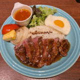 「むさしの森珈琲 武蔵野西久保店」で「リブロースステーキ ロコモコセット」を堪能。店内仕込みのティラミスも美味！