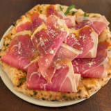 井の頭通り沿いのピザ屋「ボッテガンテ」で思いっきり生ハムを味わえる「レジーナ」を堪能