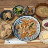 五日市街道沿いの行きつけ店「四歩」で味の染み込んだ「豚肉のプルコギ」を味わう
