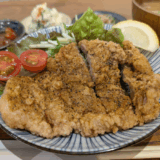 五日市街道沿いの行きつけ店「四歩」でカリッと揚がった『カムイ豚のスパイシー揚げ』を堪能