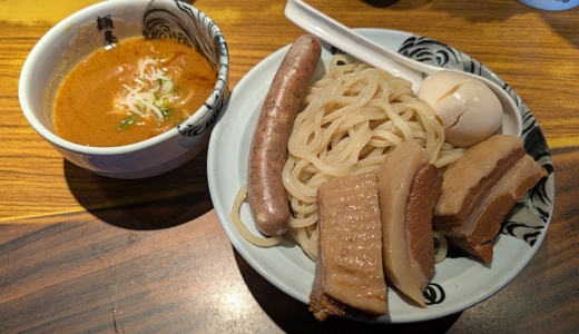 吉祥寺ハモニカ横丁の西側「麺屋武蔵 虎洞」で「辛濃厚 虎洞 肉盛りつけ麺」をいただく