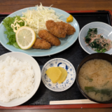 行きつけ「まるけん食堂」で冬になると食べたくなる定番「カキフライ定食」を味わう