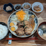 東急裏「吉祥寺もがめ食堂」で、これまたお気に入りメニューの「豚の角煮定食」を堪能