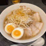 吉祥寺駅公園口「パークロード」沿い「喜多方ラーメン坂内（ばんない）」で初回「全部のせ」で再訪は「青唐ねぎ塩」を堪能