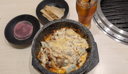 「吉祥寺通り」沿い熟成肉専門店「ヨプの王豚塩焼 吉祥寺店」でチーズもトッピングした熱々の「豚肉石焼ビビンパ」を堪能