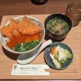 「俺のやきとり・割烹 」の平日限定ランチ「ザ！鮭かつ親子丼」でカリッと揚がった鮭かつにたっぷりイクラを堪能