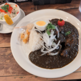 「リトルスパイス」で 10年ぶりの「ブラックカレー」に「ミックスライタ」を付けて夕食