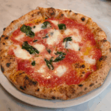 井の頭公園近く「ピッツェリアＧＧ」で “日本一” と紹介している「マルゲリータ エクストラ」でランチセットを堪能