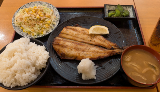 吉祥寺駅南口そばの居酒屋「ぶたぼーる」で「本日の焼魚定食」の「とろほっけ」はサイズもあって肉厚で旨かった
