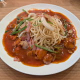 「中道通り」にオープンした「親父のあんかけパスタ、」で具材たっぷりの「ミラカン」を味わう