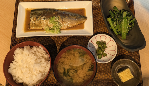 「SABA食堂 吉祥寺 小助酒場」で「さば味噌煮定食」に「小松菜ゴマ和え」を加え、味わい深い晩ごはん