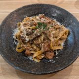 サンロード奥の「生パスタ食堂 スパ吉」で自家製平打ち麺の限定パスタ「特上ミートソース」を食べてみた